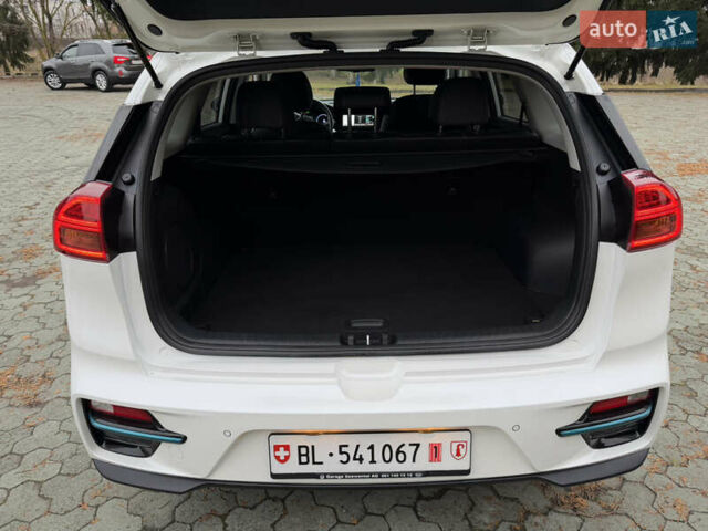Білий Кіа Niro, об'ємом двигуна 0 л та пробігом 141 тис. км за 19499 $, фото 49 на Automoto.ua