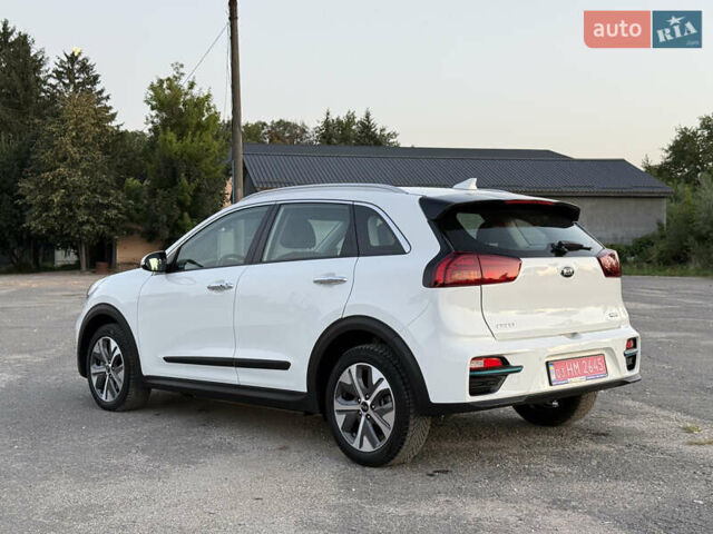 Білий Кіа Niro, об'ємом двигуна 0 л та пробігом 152 тис. км за 18500 $, фото 6 на Automoto.ua