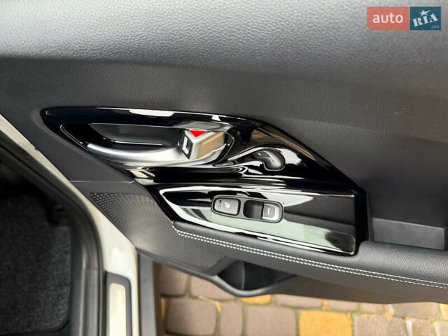 Белый Киа Niro, объемом двигателя 0 л и пробегом 152 тыс. км за 20400 $, фото 36 на Automoto.ua