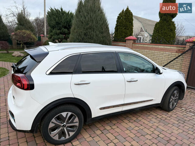 Білий Кіа Niro, об'ємом двигуна 0 л та пробігом 112 тис. км за 18300 $, фото 1 на Automoto.ua