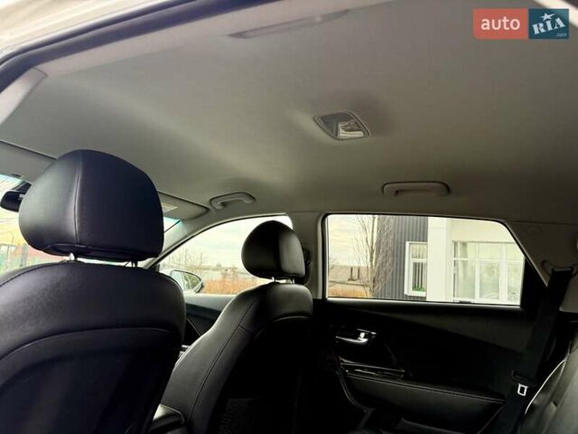 Білий Кіа Niro, об'ємом двигуна 0 л та пробігом 89 тис. км за 18950 $, фото 105 на Automoto.ua