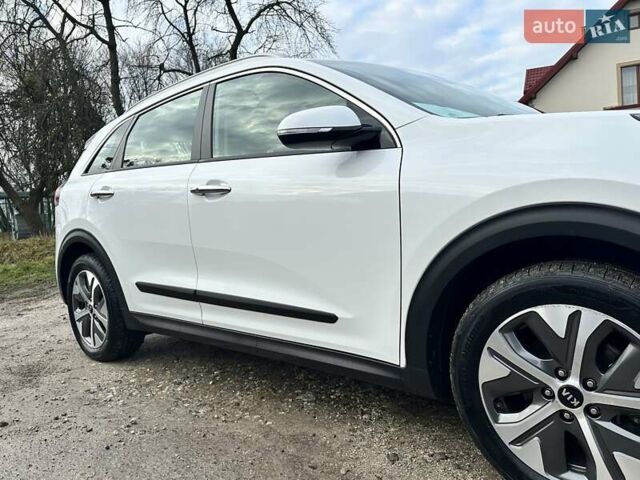 Білий Кіа Niro, об'ємом двигуна 0 л та пробігом 147 тис. км за 18800 $, фото 17 на Automoto.ua