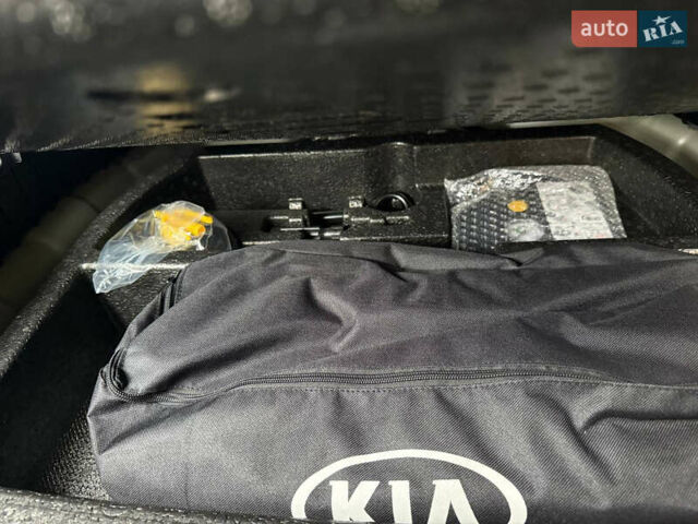 Белый Киа Niro, объемом двигателя 0 л и пробегом 152 тыс. км за 20400 $, фото 41 на Automoto.ua