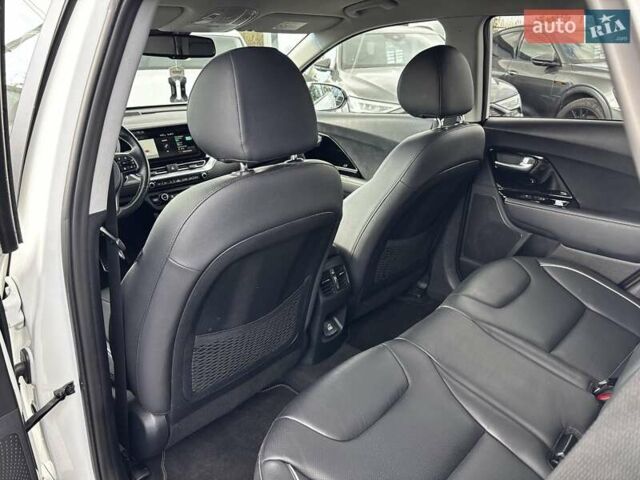 Киа Niro 2020 в Львове на Automoto.ua Белый Киа Niro, объемом двигателя 0 л и пробегом 95 тыс. км за 20450 $, фото 28 на Automoto.ua