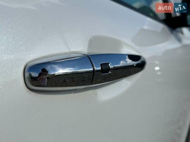 Білий Кіа Niro, об'ємом двигуна 0 л та пробігом 62 тис. км за 24400 $, фото 13 на Automoto.ua