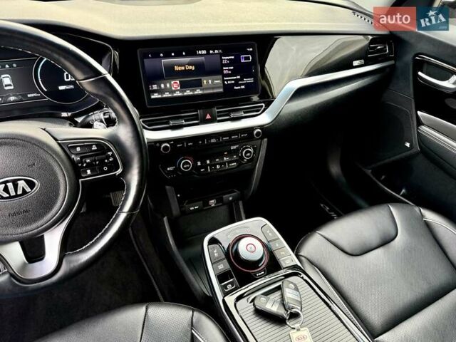 Білий Кіа Niro, об'ємом двигуна 0 л та пробігом 89 тис. км за 18950 $, фото 64 на Automoto.ua