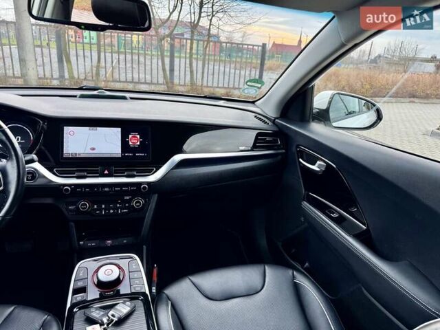 Білий Кіа Niro, об'ємом двигуна 0 л та пробігом 89 тис. км за 18950 $, фото 104 на Automoto.ua