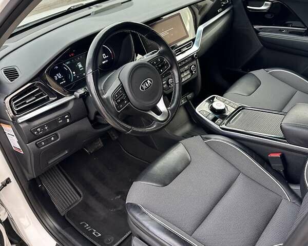 Білий Кіа Niro, об'ємом двигуна 0 л та пробігом 147 тис. км за 18800 $, фото 8 на Automoto.ua