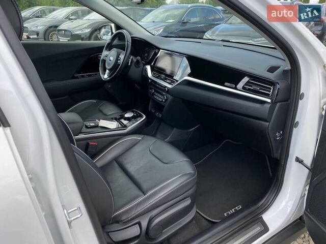 Білий Кіа Niro, об'ємом двигуна 0 л та пробігом 112 тис. км за 22900 $, фото 55 на Automoto.ua