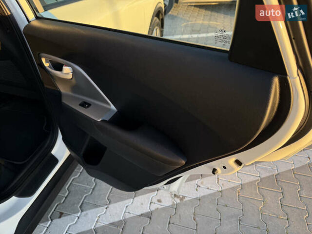 Білий Кіа Niro, об'ємом двигуна 0 л та пробігом 169 тис. км за 18200 $, фото 25 на Automoto.ua