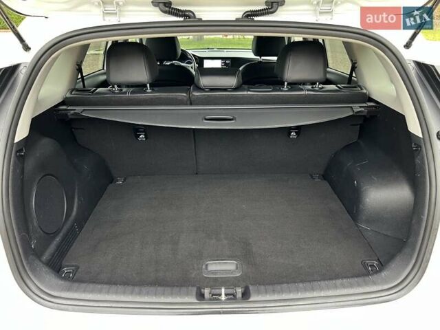 Белый Киа Niro, объемом двигателя 0 л и пробегом 146 тыс. км за 19799 $, фото 25 на Automoto.ua