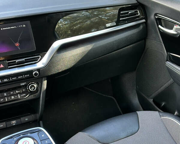 Киа Niro 2020 в Львове на Automoto.ua Белый Киа Niro, объемом двигателя 0 л и пробегом 129 тыс. км за 18350 $, фото 35 на Automoto.ua