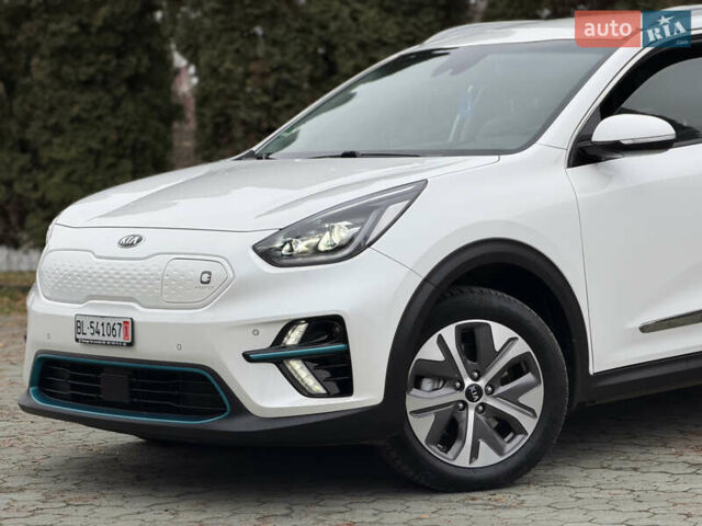 Білий Кіа Niro, об'ємом двигуна 0 л та пробігом 141 тис. км за 19499 $, фото 2 на Automoto.ua