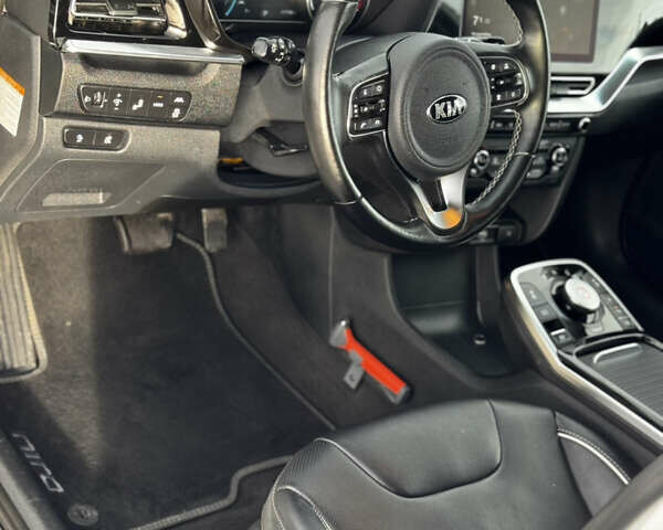 Білий Кіа Niro, об'ємом двигуна 0 л та пробігом 117 тис. км за 19750 $, фото 40 на Automoto.ua