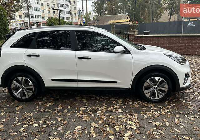 Киа Niro 2020 в Ирпене на Automoto.ua Белый Киа Niro, объемом двигателя 0 л и пробегом 79 тыс. км за 21000 $, фото 6 на Automoto.ua