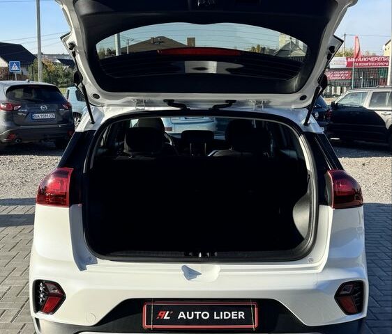 Білий Кіа Niro, об'ємом двигуна 1.6 л та пробігом 37 тис. км за 19700 $, фото 5 на Automoto.ua