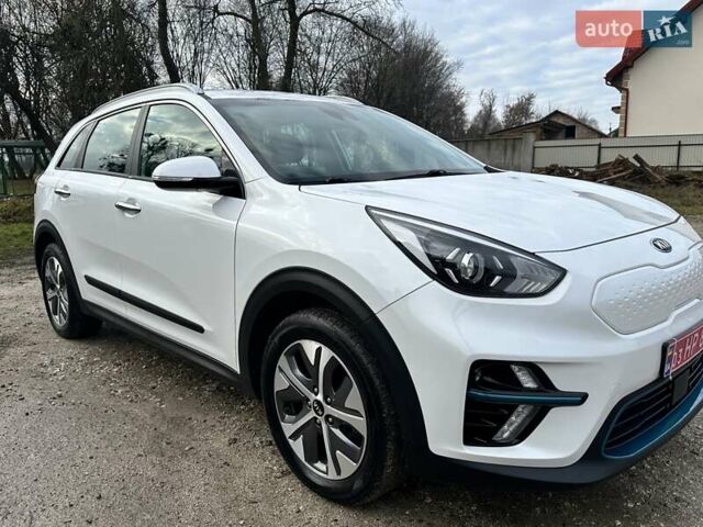 Білий Кіа Niro, об'ємом двигуна 0 л та пробігом 147 тис. км за 18800 $, фото 18 на Automoto.ua