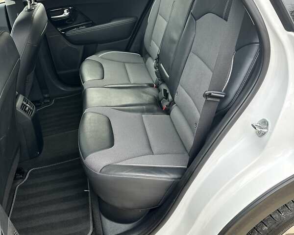 Білий Кіа Niro, об'ємом двигуна 0 л та пробігом 147 тис. км за 18800 $, фото 10 на Automoto.ua
