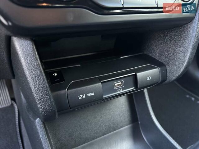 Белый Киа Niro, объемом двигателя 0 л и пробегом 72 тыс. км за 18600 $, фото 44 на Automoto.ua