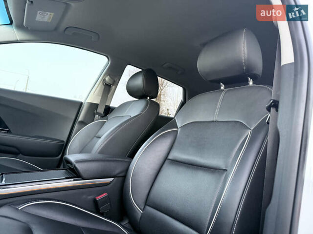 Белый Киа Niro, объемом двигателя 0 л и пробегом 130 тыс. км за 20999 $, фото 16 на Automoto.ua