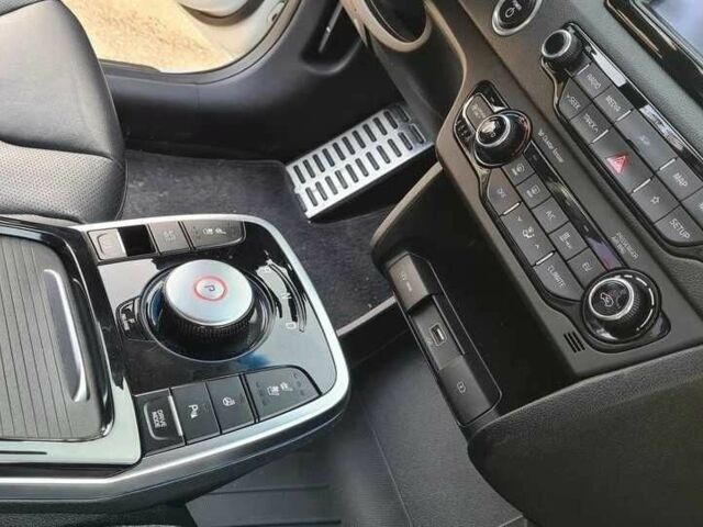 Білий Кіа Niro, об'ємом двигуна 0 л та пробігом 89 тис. км за 15000 $, фото 10 на Automoto.ua