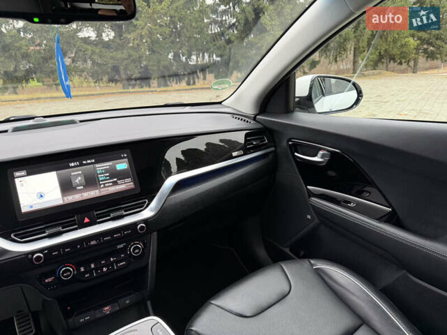 Білий Кіа Niro, об'ємом двигуна 0 л та пробігом 141 тис. км за 19499 $, фото 59 на Automoto.ua
