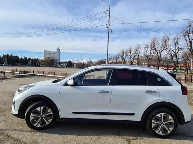 Білий Кіа Niro, об'ємом двигуна 0 л та пробігом 89 тис. км за 15000 $, фото 4 на Automoto.ua