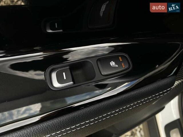 Білий Кіа Niro, об'ємом двигуна 0 л та пробігом 112 тис. км за 22900 $, фото 49 на Automoto.ua