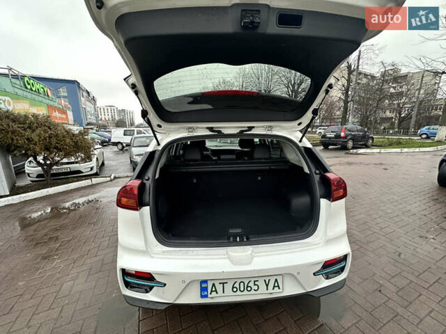 Белый Киа Niro, объемом двигателя 0 л и пробегом 75 тыс. км за 18300 $, фото 10 на Automoto.ua