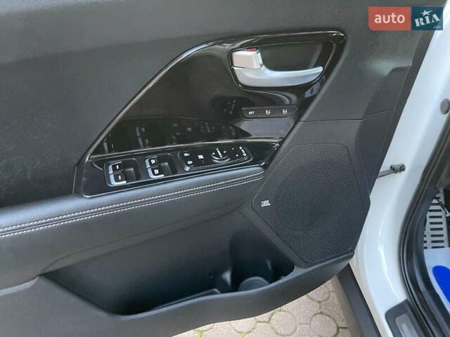 Киа Niro 2020 в Луцке на Automoto.ua Белый Киа Niro, объемом двигателя 0 л и пробегом 148 тыс. км за 19900 $, фото 11 на Automoto.ua