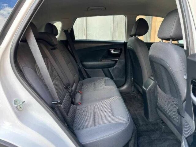 Белый Киа Niro, объемом двигателя 1.6 л и пробегом 65 тыс. км за 7100 $, фото 11 на Automoto.ua