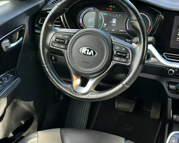 Киа Niro 2020 в Львове на Automoto.ua Белый Киа Niro, объемом двигателя 0 л и пробегом 129 тыс. км за 18350 $, фото 36 на Automoto.ua