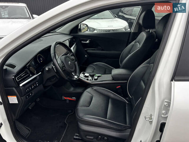Білий Кіа Niro, об'ємом двигуна 0 л та пробігом 124 тис. км за 20400 $, фото 16 на Automoto.ua