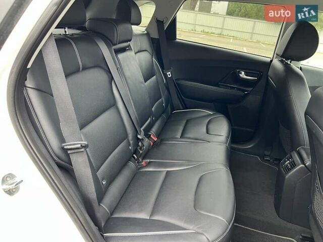 Белый Киа Niro, объемом двигателя 0 л и пробегом 146 тыс. км за 19799 $, фото 23 на Automoto.ua