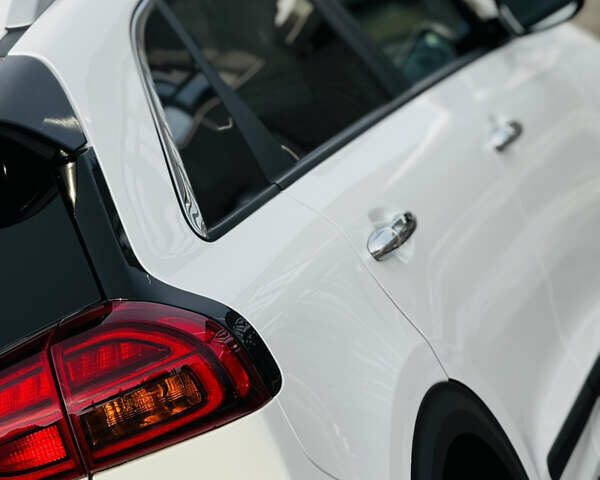 Білий Кіа Niro, об'ємом двигуна 0 л та пробігом 117 тис. км за 19750 $, фото 29 на Automoto.ua