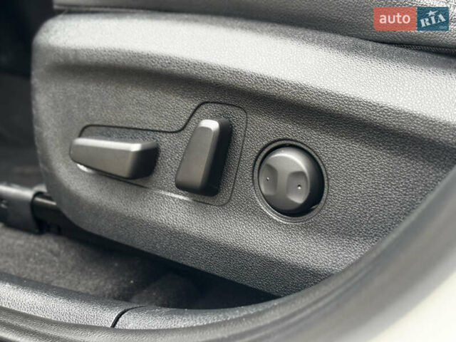 Білий Кіа Niro, об'ємом двигуна 0 л та пробігом 124 тис. км за 20400 $, фото 15 на Automoto.ua