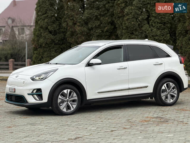 Білий Кіа Niro, об'ємом двигуна 0 л та пробігом 141 тис. км за 19499 $, фото 10 на Automoto.ua