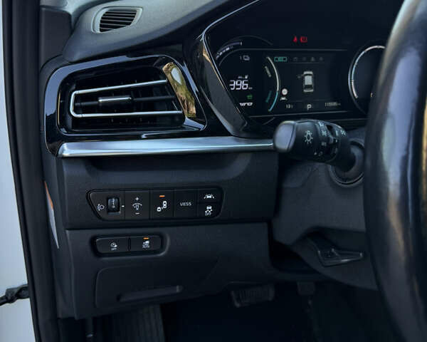 Белый Киа Niro, объемом двигателя 0 л и пробегом 115 тыс. км за 19600 $, фото 16 на Automoto.ua