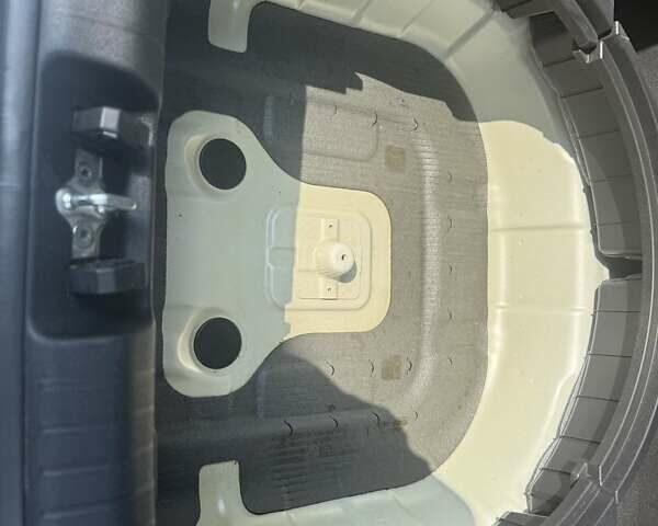 Білий Кіа Niro, об'ємом двигуна 0 л та пробігом 133 тис. км за 18500 $, фото 15 на Automoto.ua