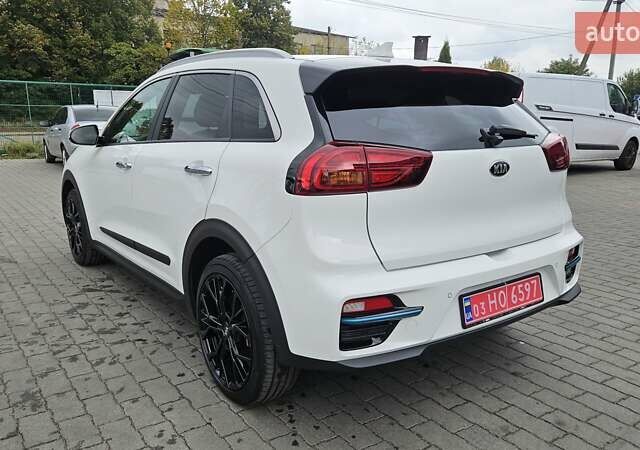 Киа Niro 2020 в Радомышле на Automoto.ua Белый Киа Niro, объемом двигателя 0 л и пробегом 73 тыс. км за 22300 $, фото 4 на Automoto.ua