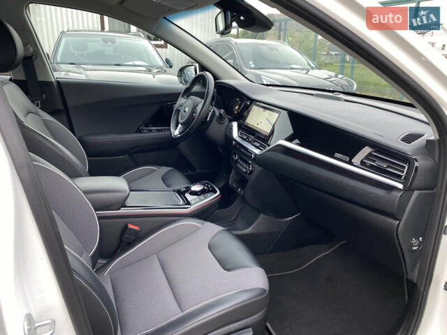 Белый Киа Niro, объемом двигателя 0 л и пробегом 96 тыс. км за 19950 $, фото 99 на Automoto.ua