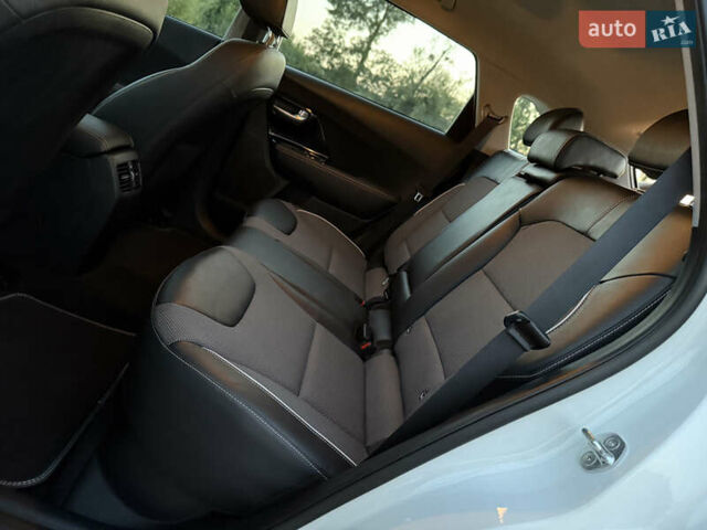 Білий Кіа Niro, об'ємом двигуна 0 л та пробігом 152 тис. км за 18500 $, фото 30 на Automoto.ua