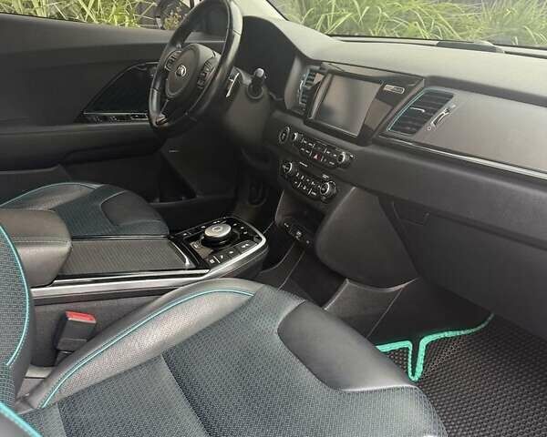 Білий Кіа Niro, об'ємом двигуна 0 л та пробігом 133 тис. км за 18500 $, фото 7 на Automoto.ua