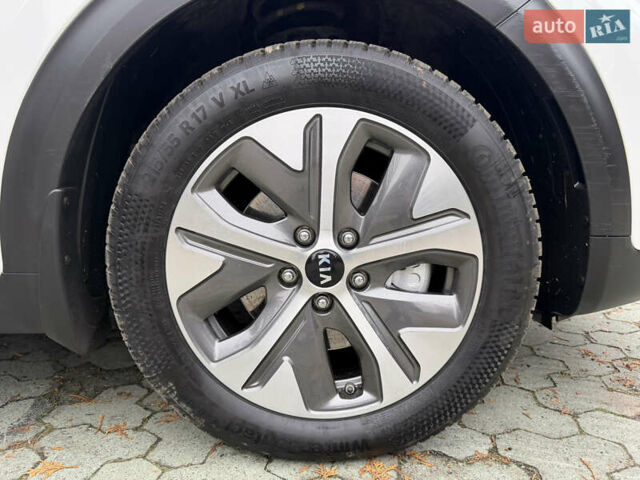 Білий Кіа Niro, об'ємом двигуна 0 л та пробігом 141 тис. км за 19499 $, фото 70 на Automoto.ua