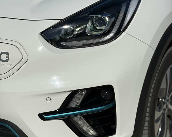 Белый Киа Niro, объемом двигателя 0 л и пробегом 115 тыс. км за 19600 $, фото 9 на Automoto.ua