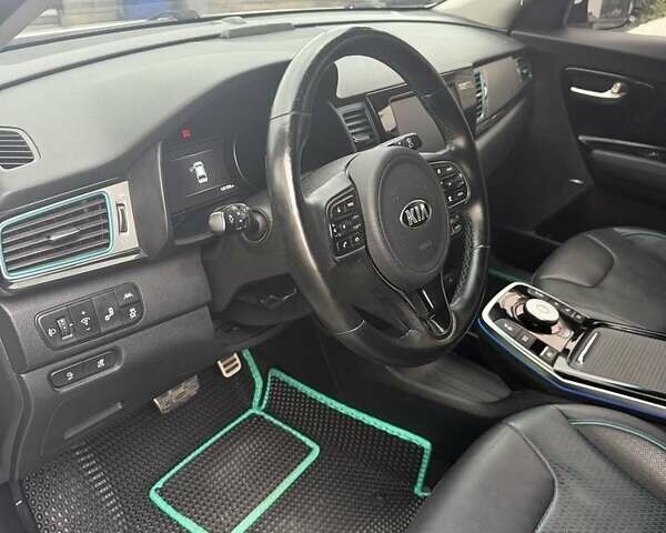 Білий Кіа Niro, об'ємом двигуна 0 л та пробігом 133 тис. км за 18500 $, фото 4 на Automoto.ua