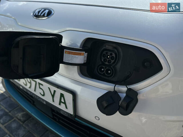 Белый Киа Niro, объемом двигателя 0 л и пробегом 103 тыс. км за 21000 $, фото 66 на Automoto.ua