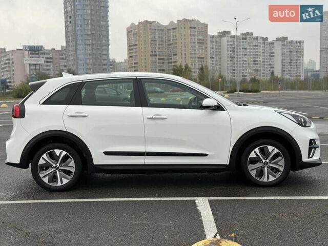 Киа Niro 2020 в Киеве на Automoto.ua Белый Киа Niro, объемом двигателя 0 л и пробегом 171 тыс. км за 18300 $, фото 9 на Automoto.ua
