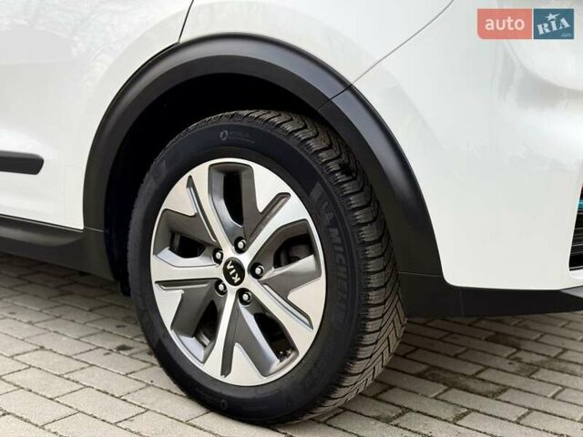 Білий Кіа Niro, об'ємом двигуна 0 л та пробігом 89 тис. км за 18950 $, фото 38 на Automoto.ua