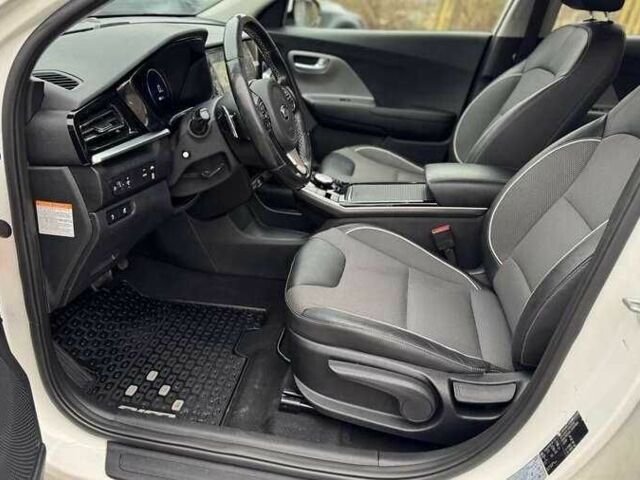 Белый Киа Niro, объемом двигателя 0 л и пробегом 146 тыс. км за 14000 $, фото 4 на Automoto.ua